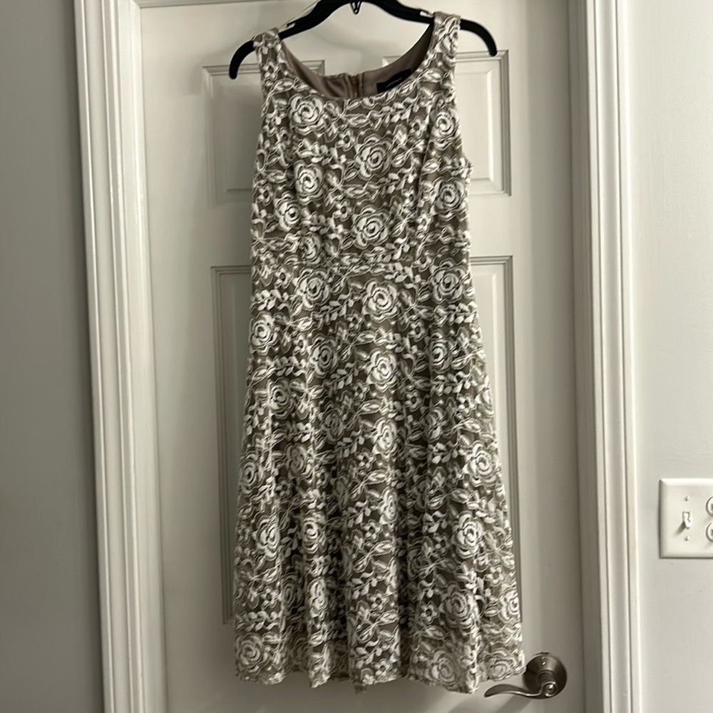 R&M Richard’s beige w/ white lace dress Sz 6